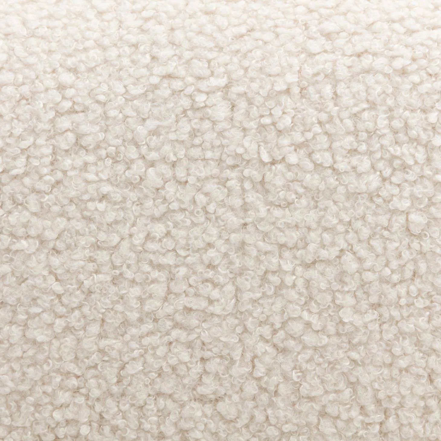 Skandinavischer Sessel aus nussbaumfarbenem Hevea-Holz mit Bouclé-Bezug