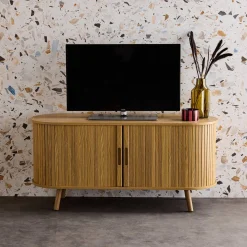 Skandinavisches TV-Möbel mit 2 Schiebetüren in geriffeltem Holzlook, 120 cm
