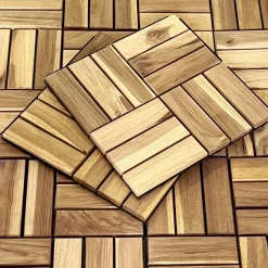 Terrassenfliesen aus Holz, quadratisches Muster