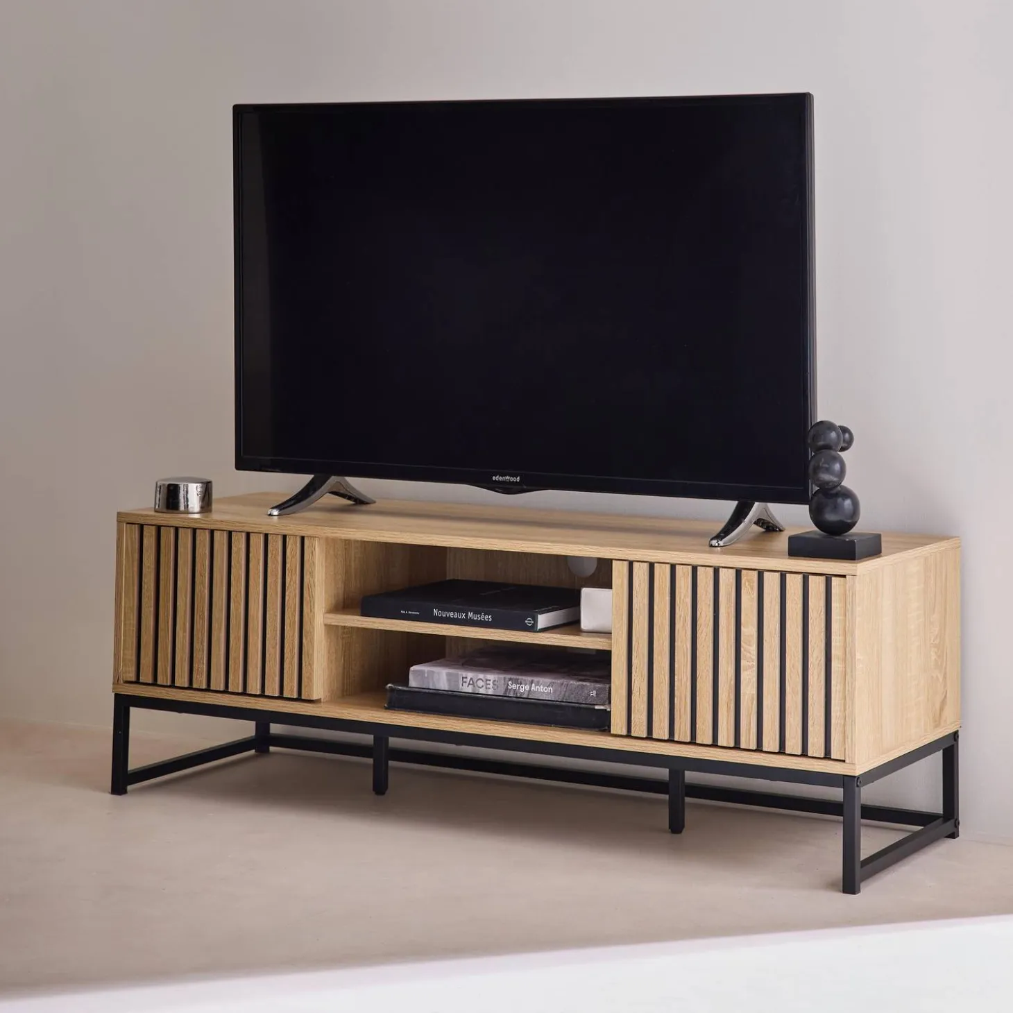 TV-Möbel in gerilltem Holzdekor und schwarzem Metall 2 Türen B 120