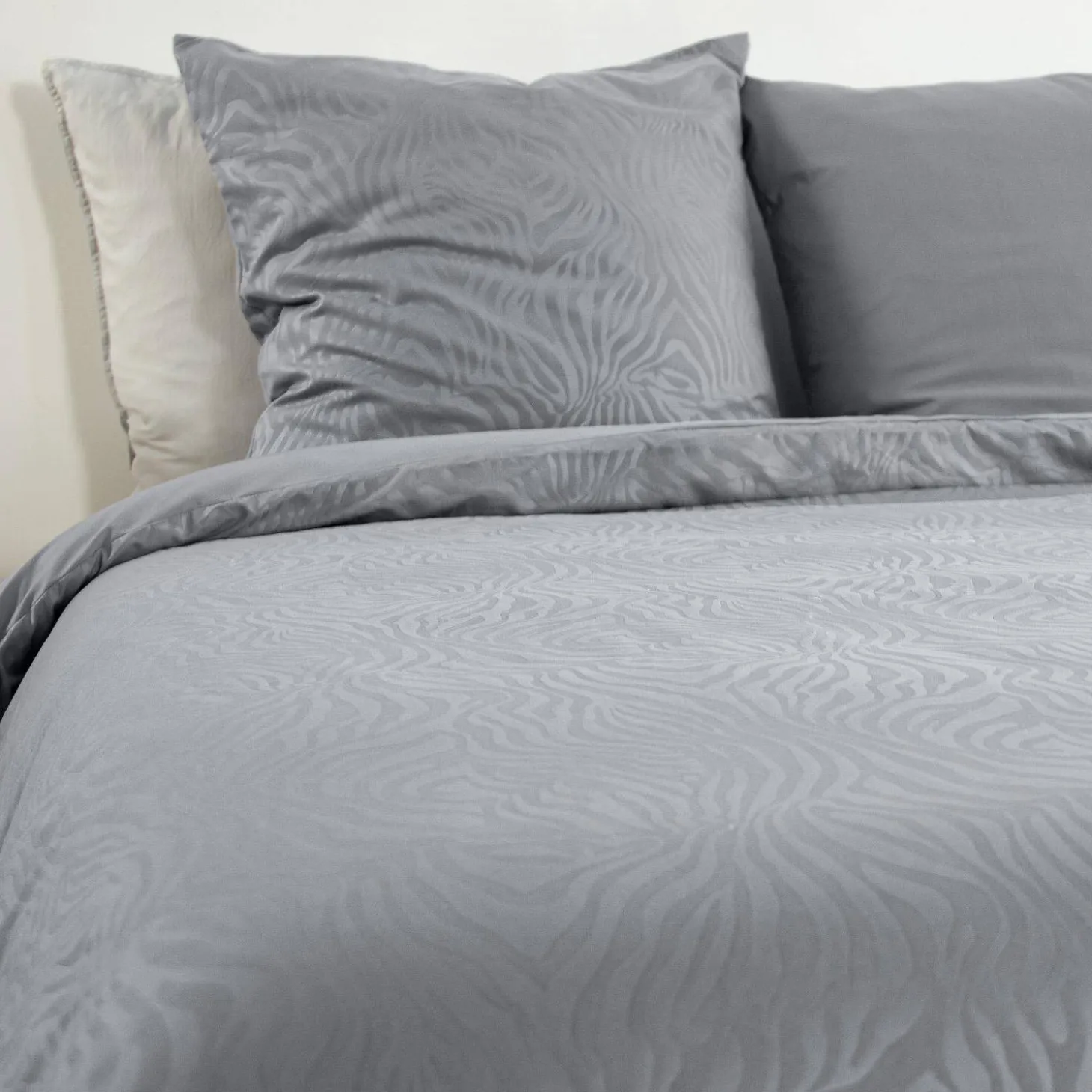 Wendebettwäsche-Set aus Polyester mit Zebradruck, 2 Plätze, grau
