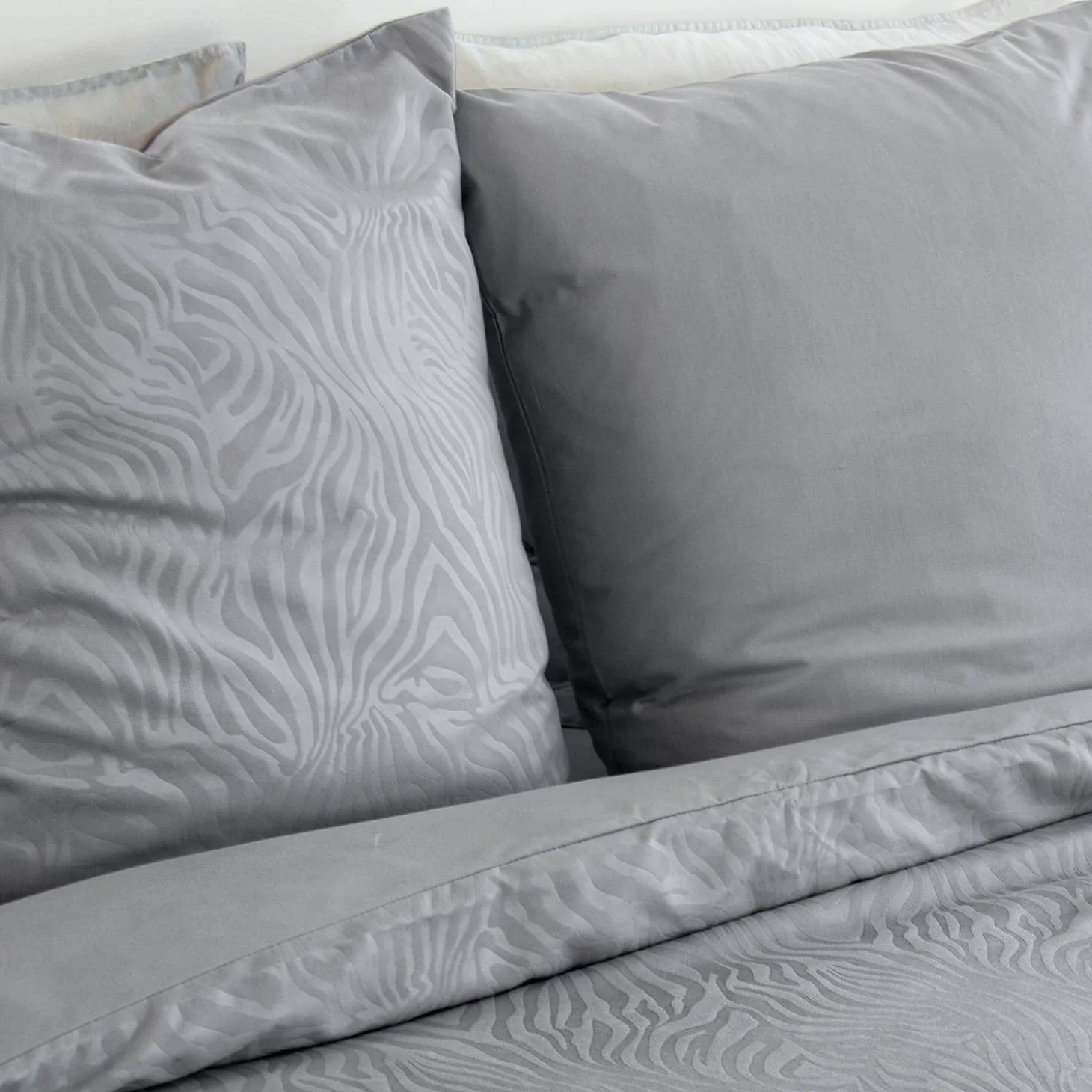 Wendebettwäsche-Set aus Polyester mit Zebradruck, 2 Plätze, grau