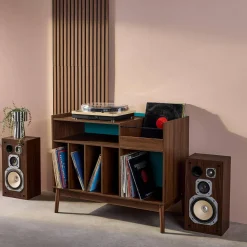 Zweifarbiger Vintage Schallplattenschrank mit Holzdekor und farbigem Hintergrund 100cm