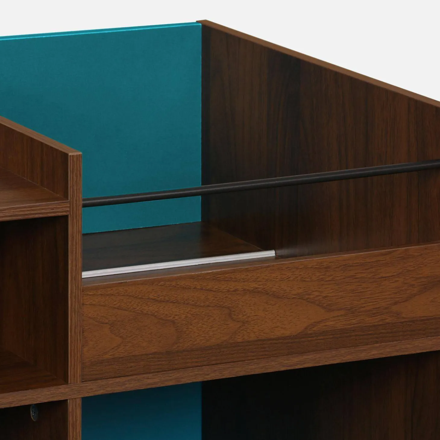 Zweifarbiger Vintage XL Schallplattenschrank mit Holzdekor und farbigem Hintergrund 130cm